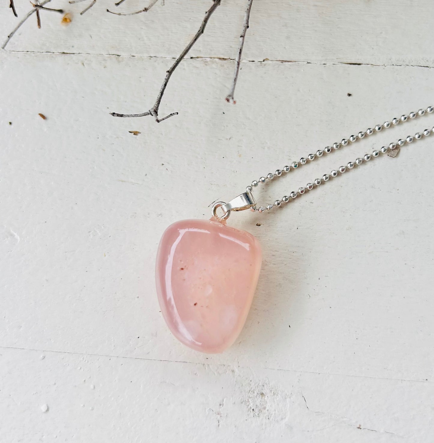 Pendentif en calcédoine rose