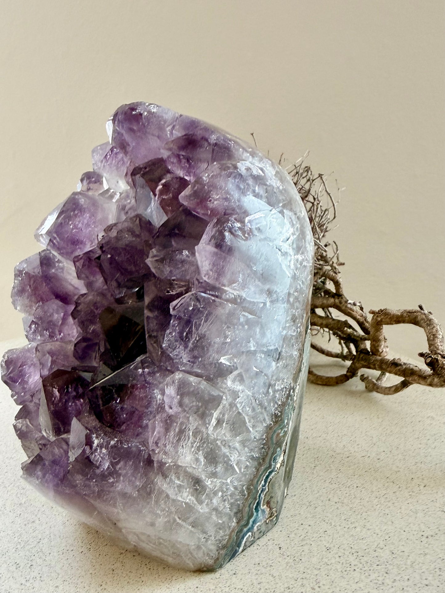Helle Amethystdruse, 13x10 cm, zartes Lila, HejLuna Bruchsal