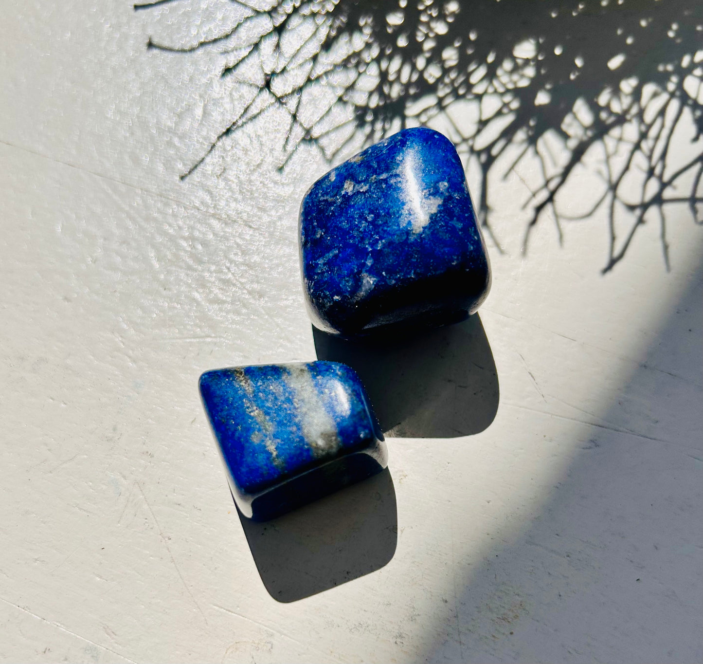 Pierre roulée en lapis-lazuli