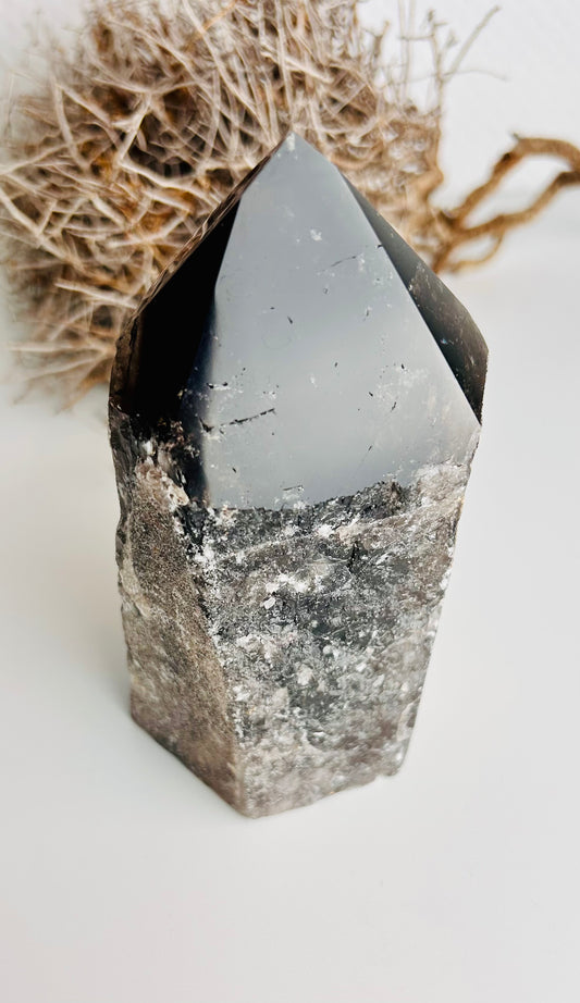Pointes de quartz fumé polies – de puissants compagnons de la nature