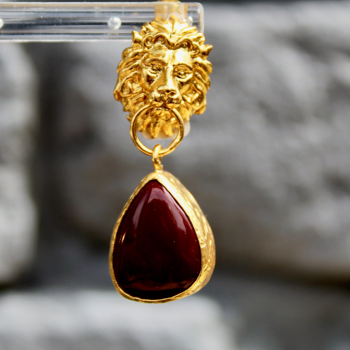 Boucles d'oreilles Lion | Calcédoine rouge | Calcédoine crème