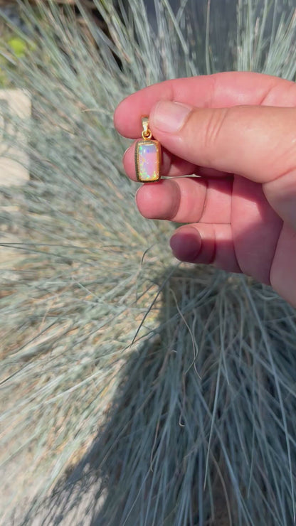 Pendentifs en opale – quatre pièces uniques