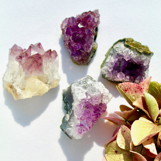 Petite pièce d'améthyste druzy