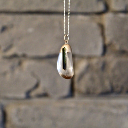 Pendentif en cristal de roche et tourmaline verte | Collection vintage