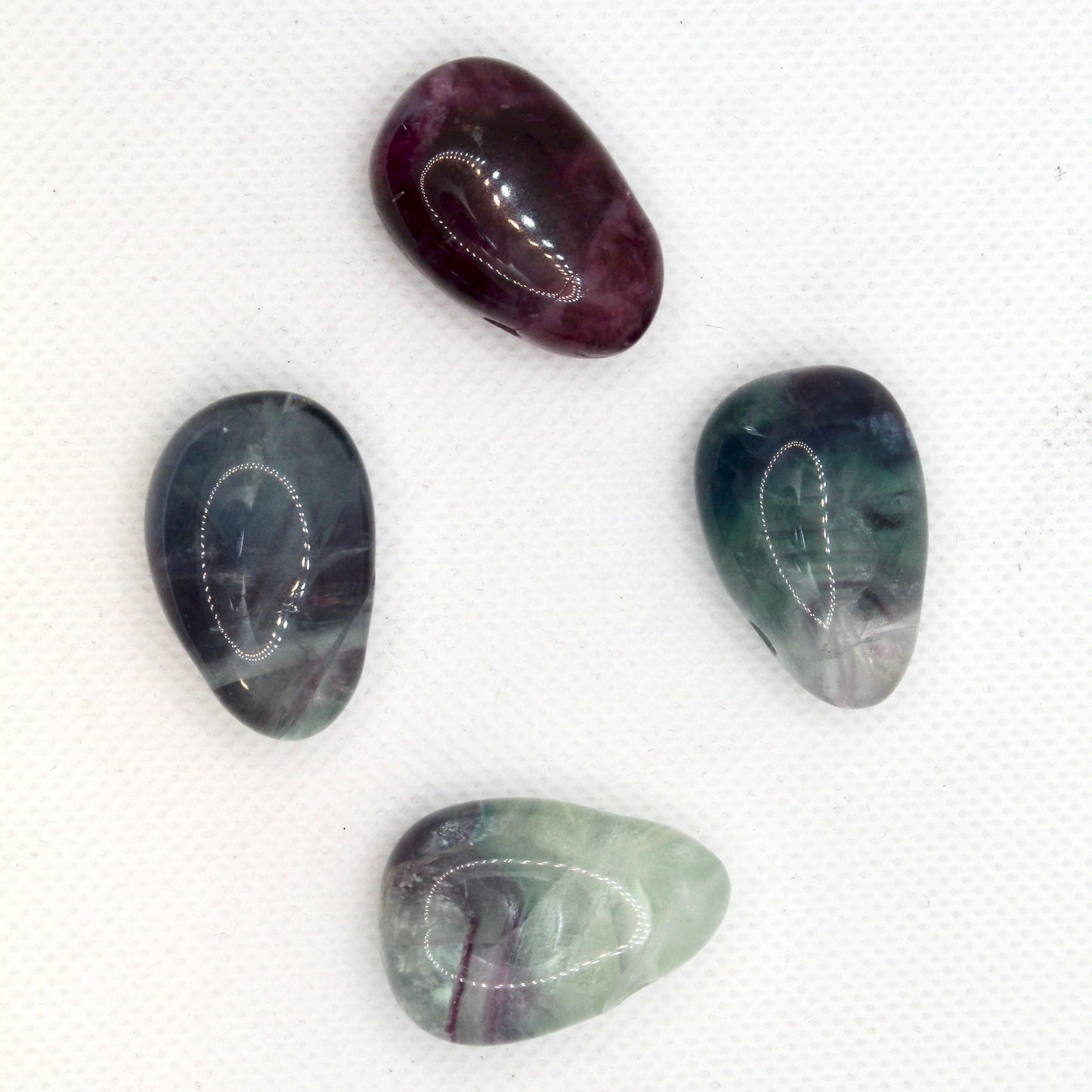 Pendentif en pierre roulée de fluorite avec cordon en cuir