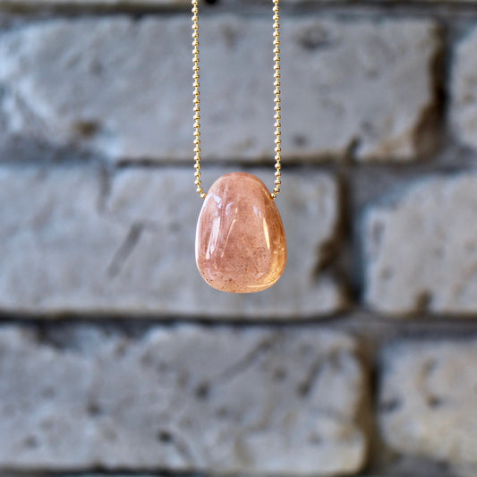 Pendentif en pierre de lune percé avec lanière en cuir
