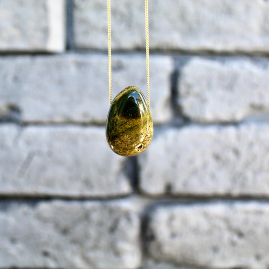 Jaspe océanique - Pendentif en pierre roulée percée avec lanière en cuir