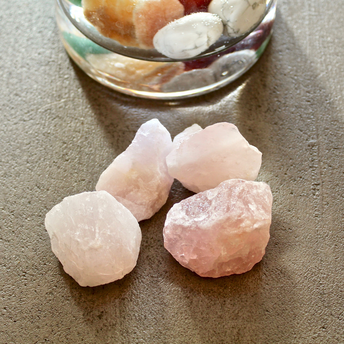 Ensemble de cristaux bruts de quartz rose