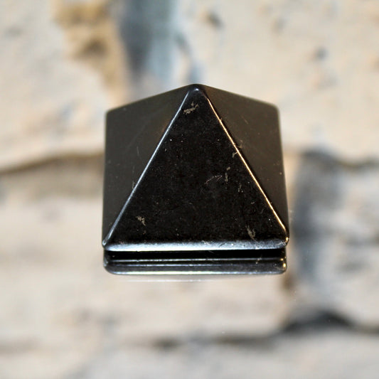 Pyramide de shungite