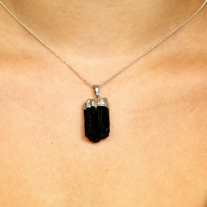 Collier avec pendentif en tourmaline noire en argent | cordon en cuir inclus