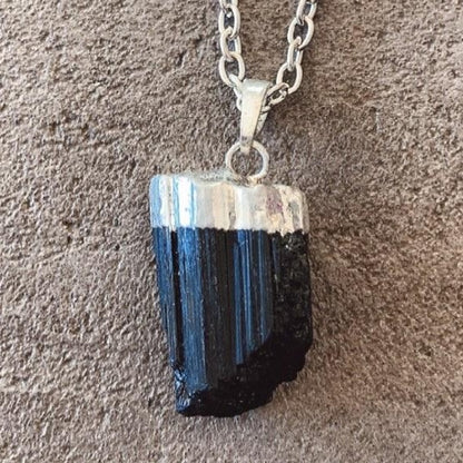 Collier avec pendentif en tourmaline noire en argent | cordon en cuir inclus